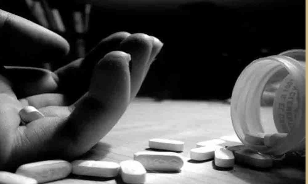 Inter girl attempts suicide in Warangal