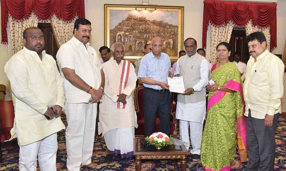 BJP team meets Guv; joins quit Jagadish chorus