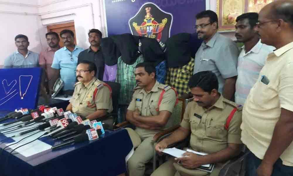 Cops nab 3; recover 4 lakh worth booty