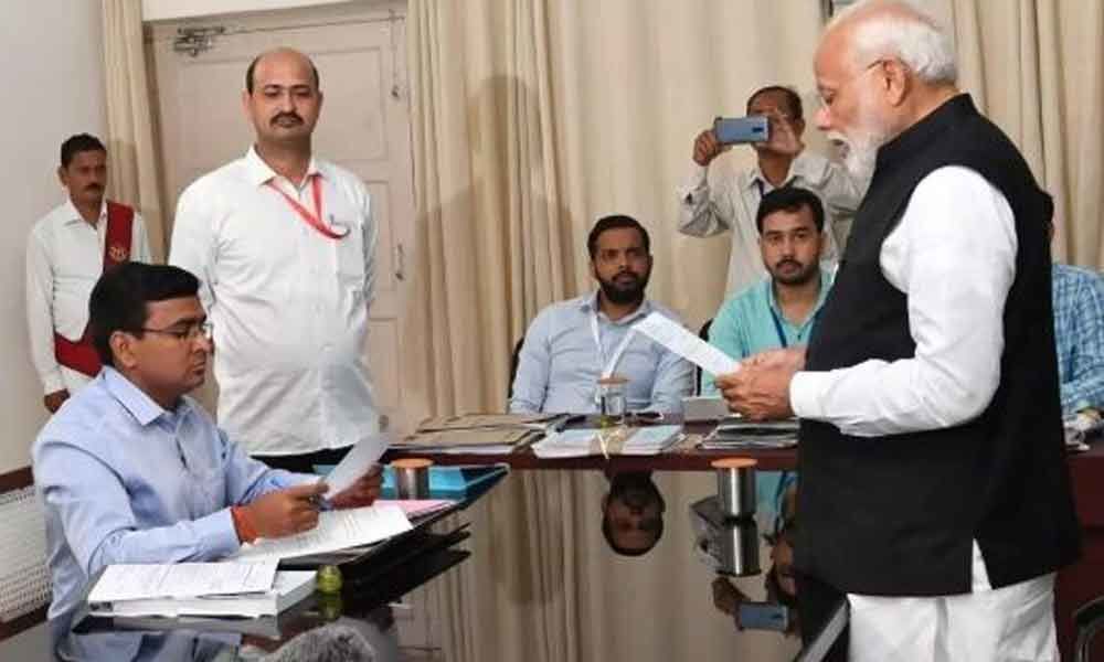 Modi Files Papers From Varanasi : Declares assets worth 2.5 crore, MA from Gujarat varsity