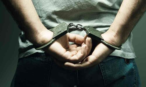 Man cheats people posing as photo journalist; arrested