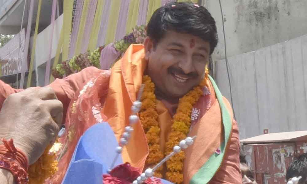 Manoj Tiwari holds roadshow in Delhi