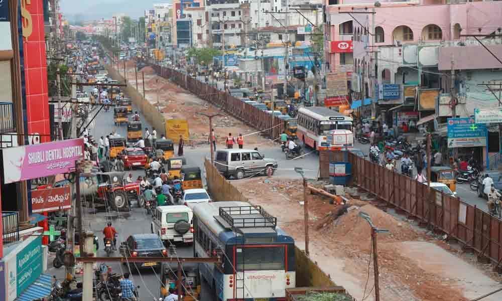 Flyover works lead to traffic woes