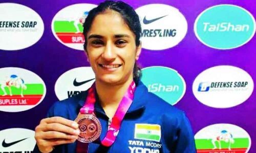 Sakshi Malik, Vinesh Phogat settle for bronze after tough fight