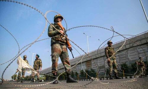 Protesters ransack govt building, set ablaze guvs effigy in J&Ks Kishtwar