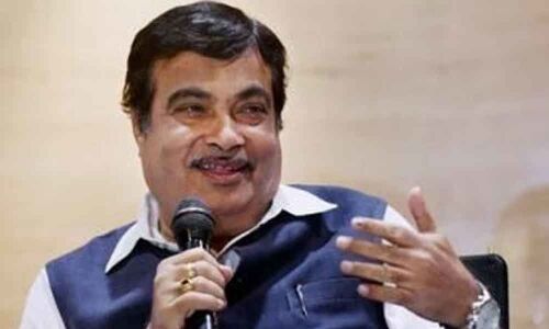 Gadkari feels uneasy at rally, leaves venue