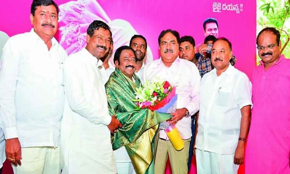 Gunda Prakash Rao crowned Warangal Mayor