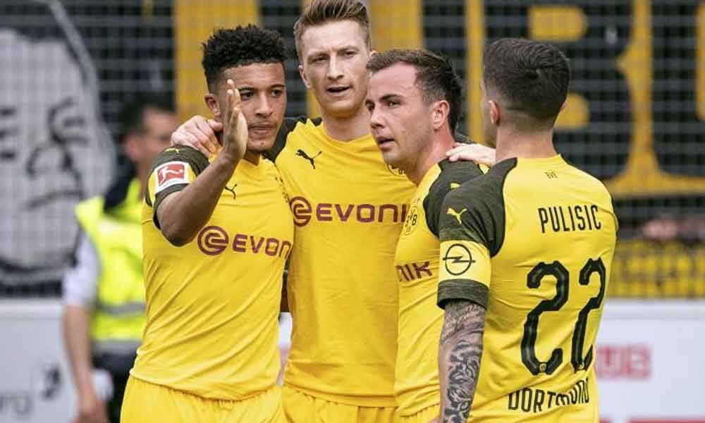 Bundesliga 2019: Dortmunds title hopes eliminated by Schalke