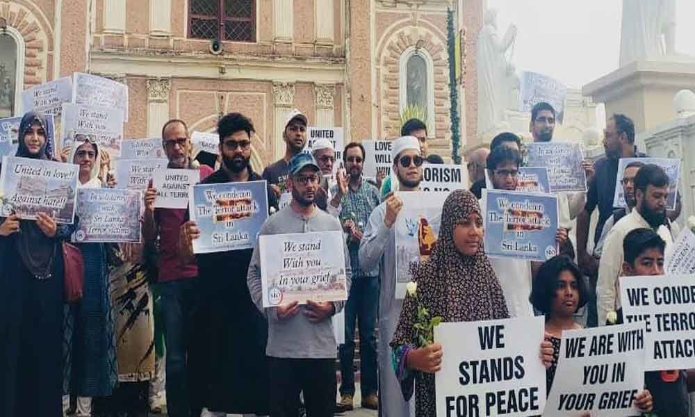 Muslims visit churches, express solidarity