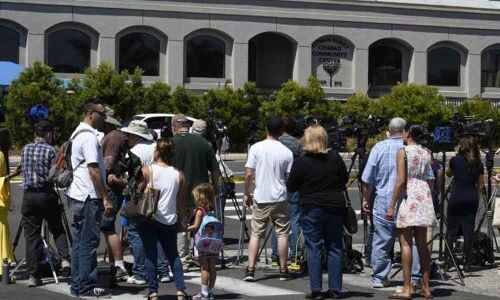 1 dead, 3 injured as teenage gunman opens fire in US synagogue