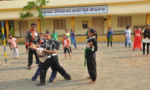 Self-defence coaching for girls underway