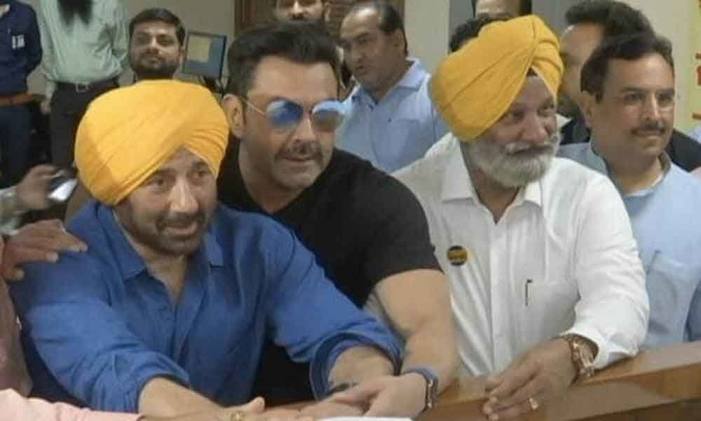 Sunny Deol files nomination from Gurdaspur