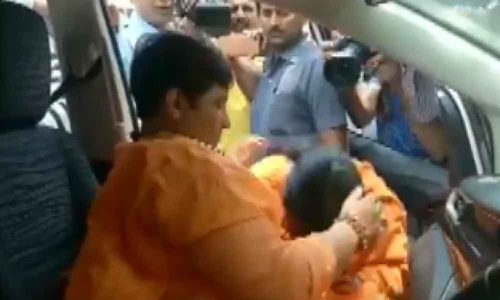 Video: BJPs ex-Bhopal MP Uma Bharti has emotional meet with Pragya