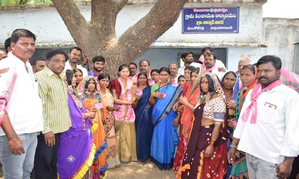 Thanda people extend support to Sunitha