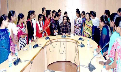 IIT-JEE, NEET aspirants call on Collector Karnan in Khammam