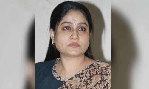 Modi copied KCRs strategy on defections: Vijayashanthi