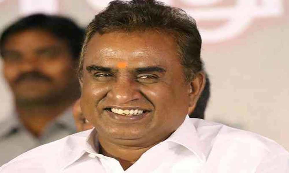 Tamil Nadu Minister helps accident victim