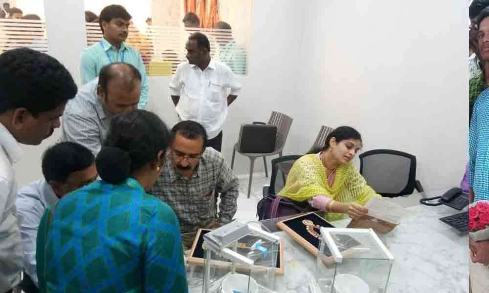 Gold shops, jewellery showrooms raided in Nellore