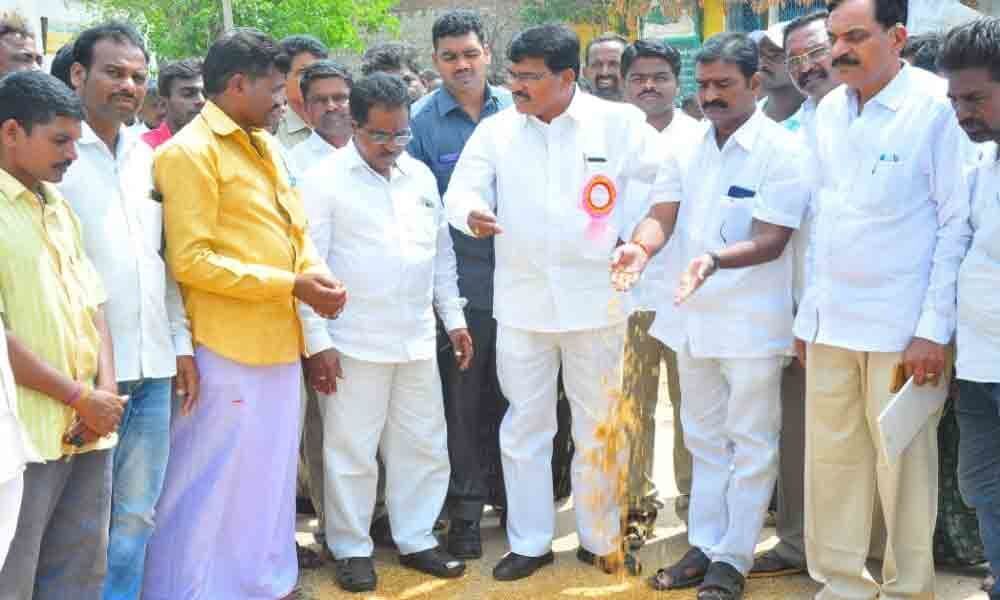 Agriculture Minister promises to procure wet paddy at MSP in Wanaparthy