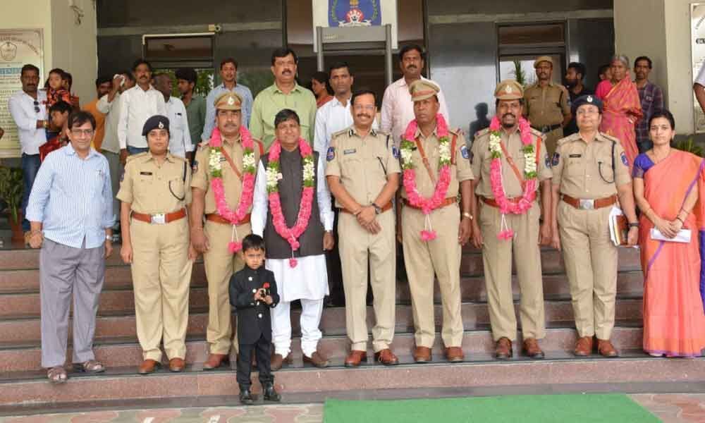 Cyberabad CP honours retired police officers