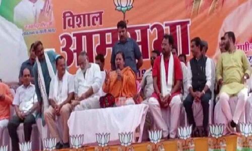 Gandhi in Rahuls name not associated with Mahatma but Feroze Gandhi: Uma Bharti