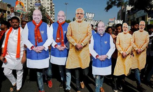 Modis war chest leaves India election rivals in the dust