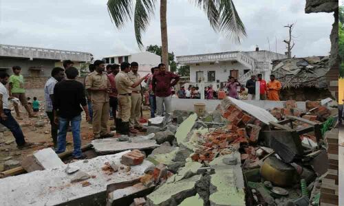 9 hurt in crude bomb explosion in Srikakulam