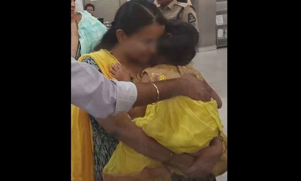 HC gives custody of daughter to Sindhu with terms