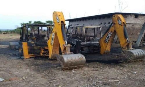 Naxals torch 4 vehicles engaged in road construction in Bihar