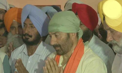 BJP candidate Sunny Deol offers prayers at Dera Baba Nanak Gurdwara