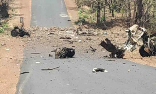 Maoist attack: Congress demands Fadnavis resignation