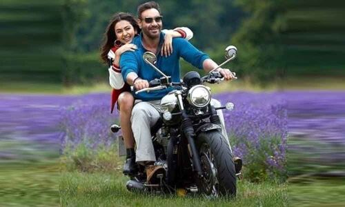 Ajay Devgn Unveils Chale Aana From De De Pyaar De