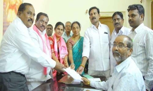 Its Pilot Rohith versus Mahender Reddy again