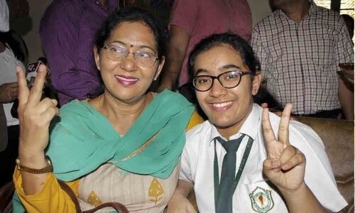 Shunned social media before exams says CBSE topper Hansika Shukla