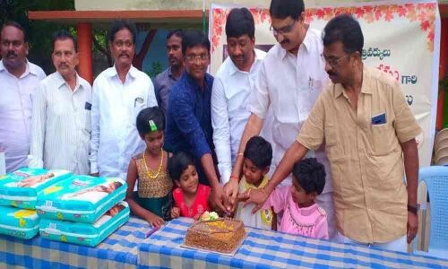 Child bride alerts helpline, stops marriage in Kandukur