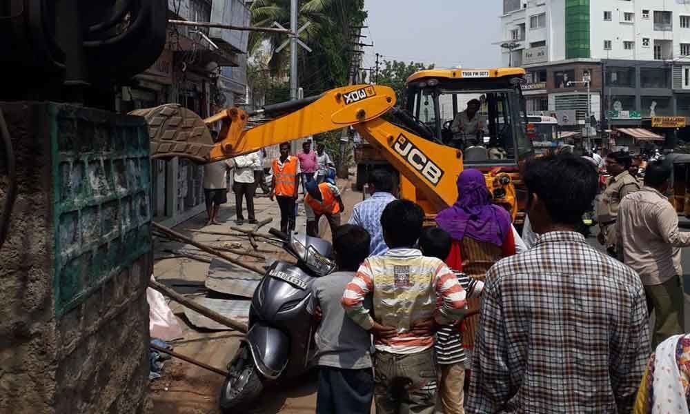 GHMC crackdown on encroachments