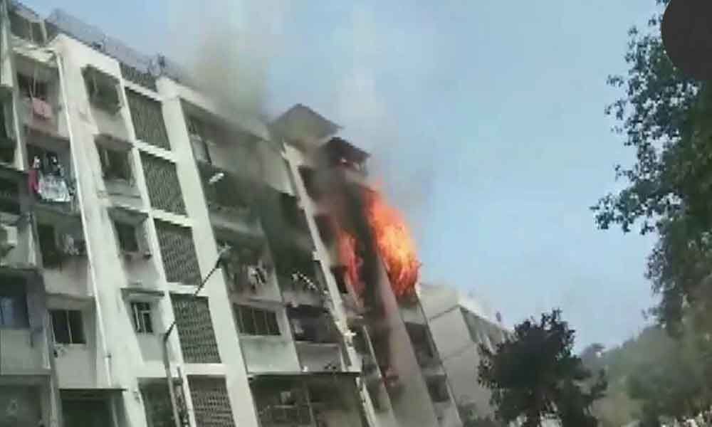 2 injured as fire breaks out after gas cylinder blast in Mumbai