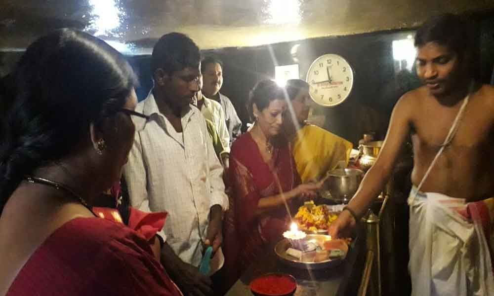 Veteran artist visits Padmanabha temple