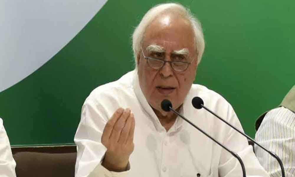 Kejriwal tried to be over smart: Kapil Sibal on failed alliance