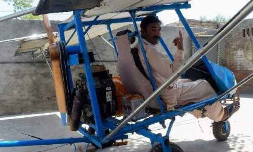 Roadcutter engine, rickshaw wheels, burlap wings: Popcorn seller is ready to fly own plane