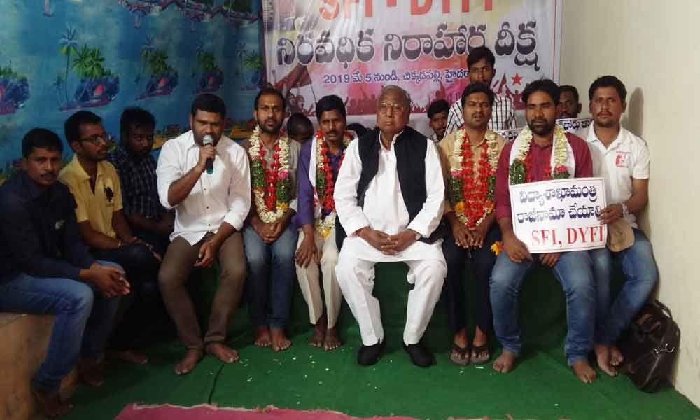 Kodandaram, V Hanumanth Rao visit hunger strike camp