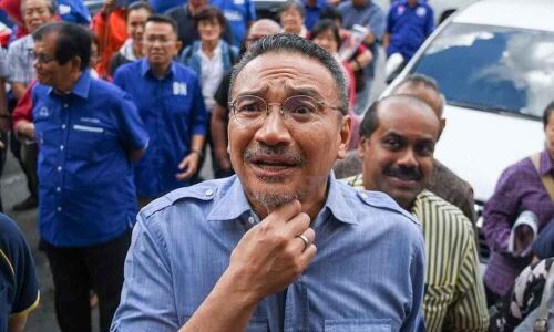 Paks Ahmadi community faces discrimination