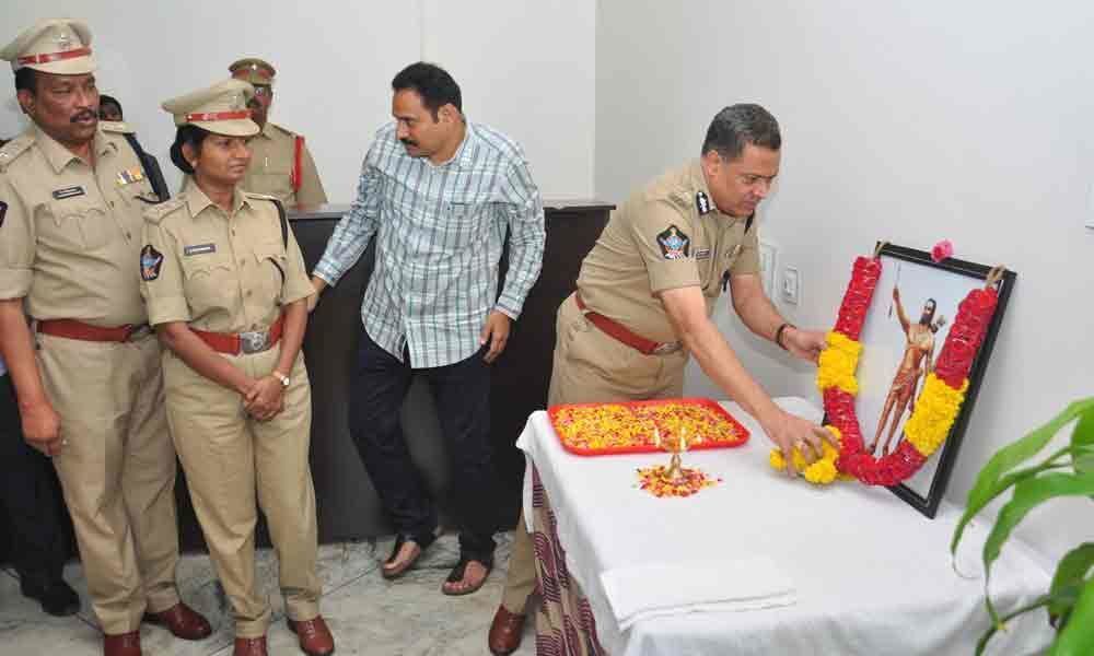 Police chief pays homage to Alluri