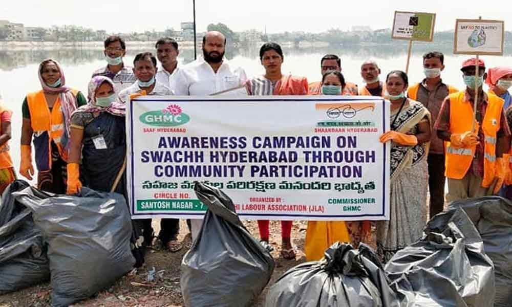TRS leader takes part in Swachh campaign