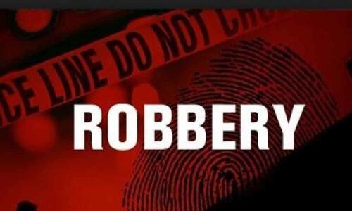 Attention diversion gang robs 58 lakh from ATM vehicle