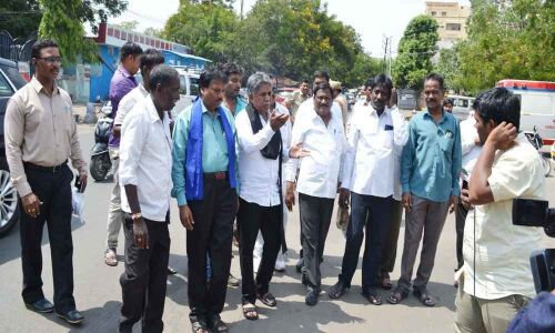Manda Krishna, police spar at dharna venue