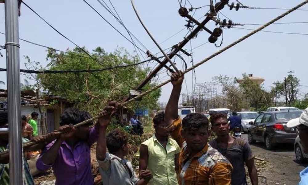 Cyclone Fani: 1000 Telangana electricity staff sent to Odisha for power restoration