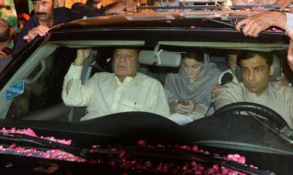 Nawaz Sharif back in jail after massive show of strength