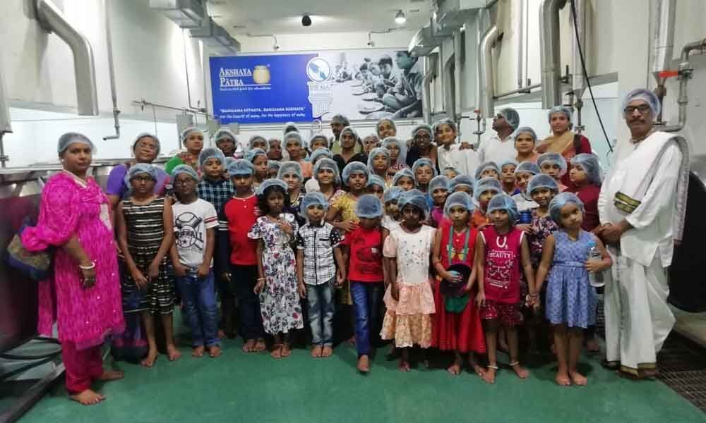 Akshaya Patra mega kitchen wows kids