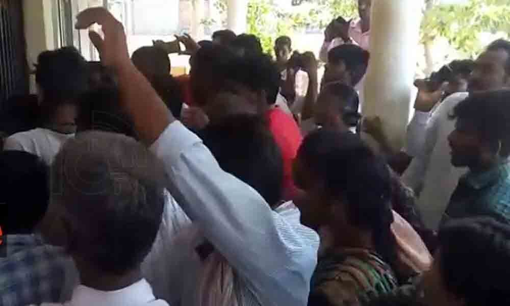 Revuru farmers stage protest at Tahsildars office seeking new passbooks